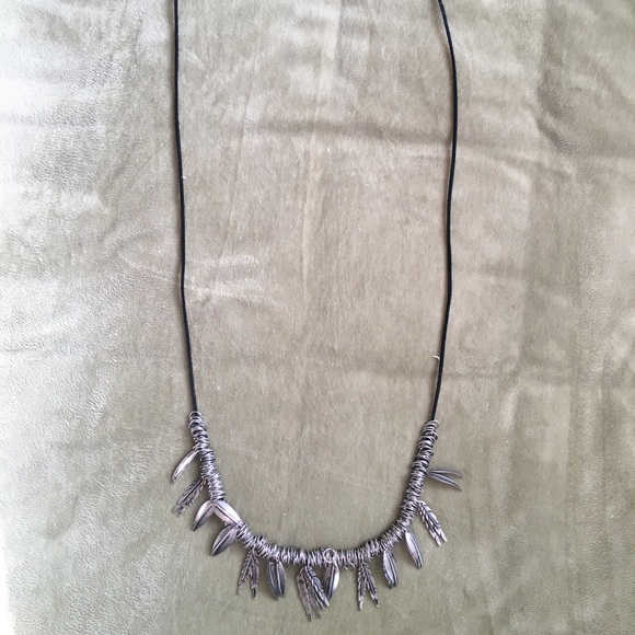 Leaf Charm 2 Piece Detachable Layering Necklace - Picture 3 of 6